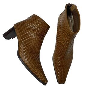 Stuart Weitzman woven leather brown boots booties 9 m
